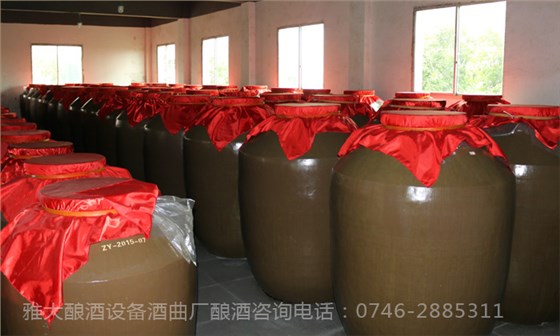 雅大白酒釀酒設(shè)備酒曲廠存酒車間 雅大白酒釀酒設(shè)備酒曲廠存酒車間