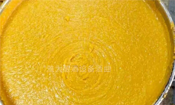 大型釀酒設備怎樣做出好喝的紅薯酒？紅薯釀酒方法！-04-紅薯釀酒打漿