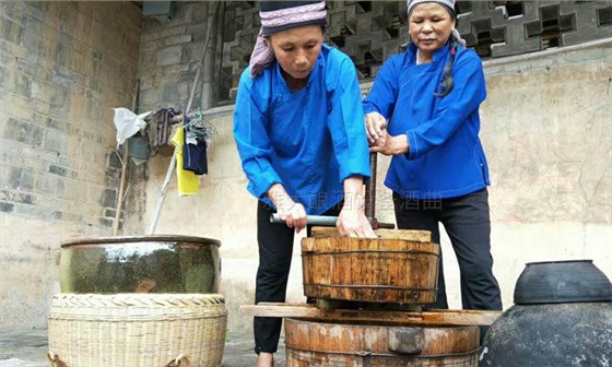9步用專業(yè)釀酒設(shè)備做出傳統(tǒng)江西客家米酒,客家米酒傳統(tǒng)老工藝-01 9步用專業(yè)釀酒設(shè)備做出傳統(tǒng)江西客家米酒,客家米酒傳統(tǒng)老工藝-01
