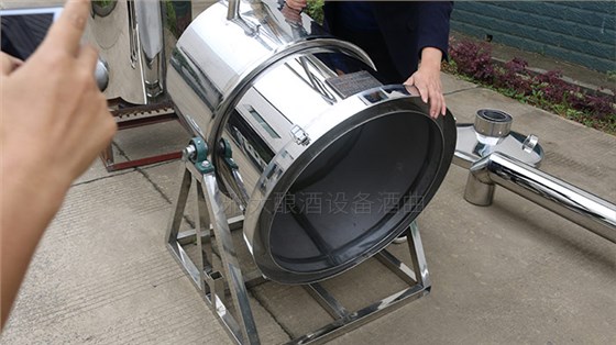 傳統老師傅釀酒15年，換上這款自動倒料新工藝釀酒設備后-03移動式釀酒設備2