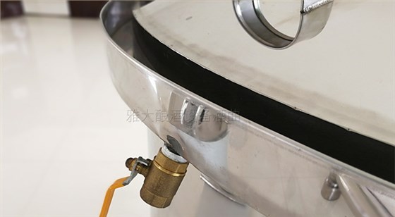 用多功能釀酒設(shè)備蒸酒時,水密封糟溢糟怎么辦?-04-密封洗水槽 用多功能釀酒設(shè)備蒸酒時,水密封糟溢糟怎么辦?-04-密封洗水槽