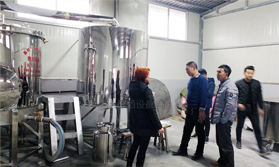 40噸拐棗急需發(fā)酵怎么辦?雅大電加熱釀酒設備蔣老師上門指導!-08 40噸拐棗急需發(fā)酵怎么辦?雅大電加熱釀酒設備蔣老師上門指導!-08