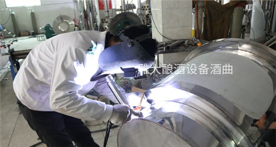 注意!!2019這6大因素將影響釀酒設備價格-03-手工焊接釀酒設備 注意!!2019這6大因素將影響釀酒設備價格-03-手工焊接釀酒設備