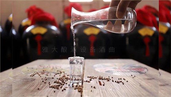 白酒批量勾兌前需先進行小樣勾兌 白酒批量勾兌前需先進行小樣勾兌