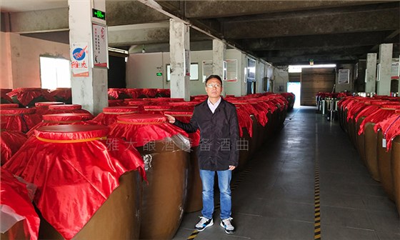 參觀考察雅大白酒釀造設備廠 參觀考察雅大白酒釀造設備廠
