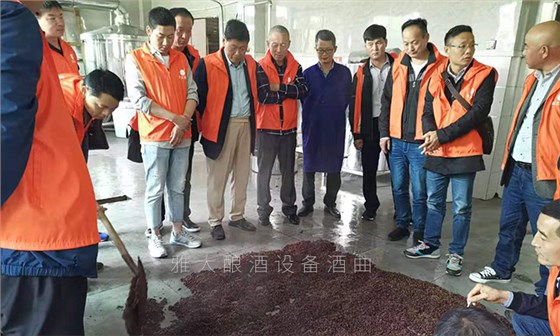 理論與實操相結合方式傳授釀酒技術 理論與實操相結合方式傳授釀酒技術