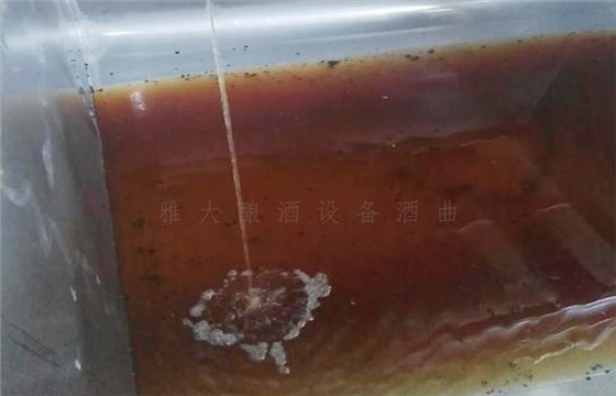 8.16-知道白酒釀造機器做酒時的黃水全身是寶,你還放任它污染環境嗎?1 8.16-知道白酒釀造機器做酒時的黃水全身是寶,你還放任它污染環境嗎?1