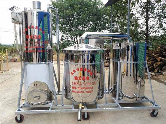 “新型釀酒設(shè)備移動小酒坊”撬動“大就業(yè)” 1 “新型釀酒設(shè)備移動小酒坊”撬動“大就業(yè)” 1