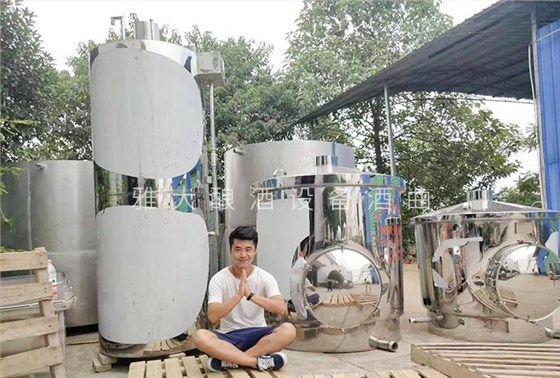 都說做酒設備釀酒太辛苦,可90后陽光男孩也在做 5 都說做酒設備釀酒太辛苦,可90后陽光男孩也在做 5
