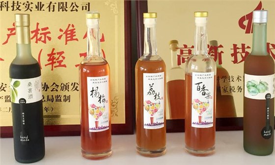 都說做酒設備釀酒太辛苦,可90后陽光男孩也在做 8 都說做酒設備釀酒太辛苦,可90后陽光男孩也在做 8