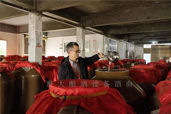 全自動釀酒設備釀造的白酒中含有哪些微量元素，來源于哪里？ 1