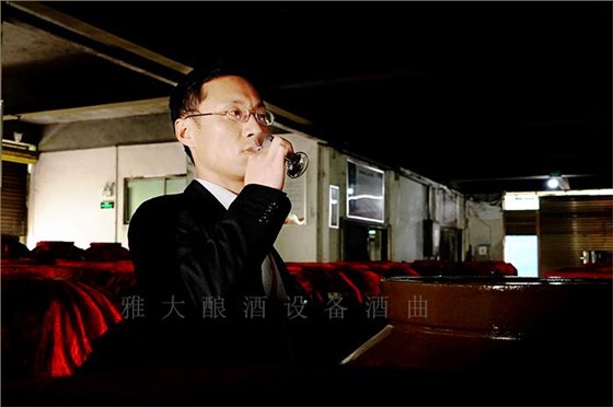 全自動釀酒設備釀造的白酒中含有哪些微量元素，來源于哪里？ 2