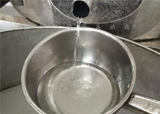 白酒生產(chǎn)設(shè)備釀造的散裝純糧酒糟味太重,怎么辦? 5 白酒生產(chǎn)設(shè)備釀造的散裝純糧酒糟味太重,怎么辦? 5