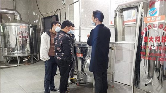 煙酒茶行老板用電加熱釀酒設備開酒坊，還是純糧酒市場大 3