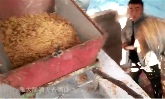 小酒坊燒酒設備的純糧酒賣不過瓶裝勾兌酒?該放下你的偏見了!3 小酒坊燒酒設備的純糧酒賣不過瓶裝勾兌酒?該放下你的偏見了!3