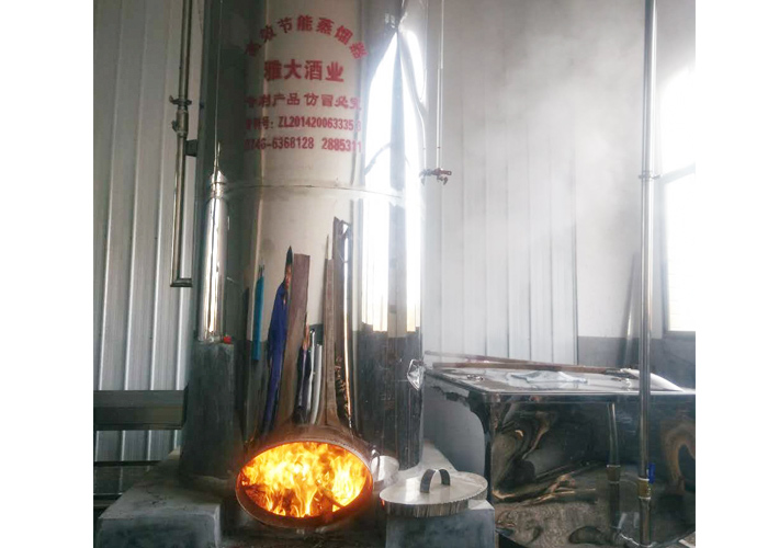 用雅大白酒生產(chǎn)設(shè)備時(shí)，為什么建議緩火蒸酒，大火追尾？