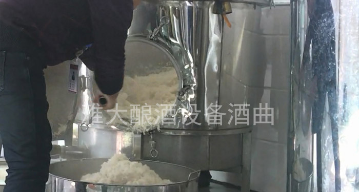 燒酒設備/做福建米酒攤涼時注意這4點，降溫迅速不結團