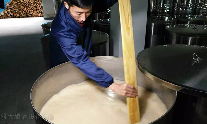 用釀白酒設(shè)備做酒的我們，白酒分類知識(shí)一定要知道03