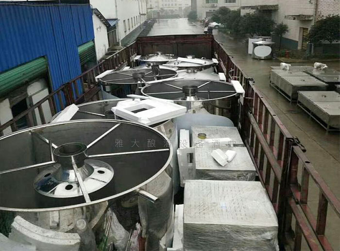 從事白酒行業(yè)10年的李總,為何要一次選購(gòu)5套雅大大型釀酒設(shè)備?-01 從事白酒行業(yè)10年的李總,為何要一次選購(gòu)5套雅大大型釀酒設(shè)備?-01