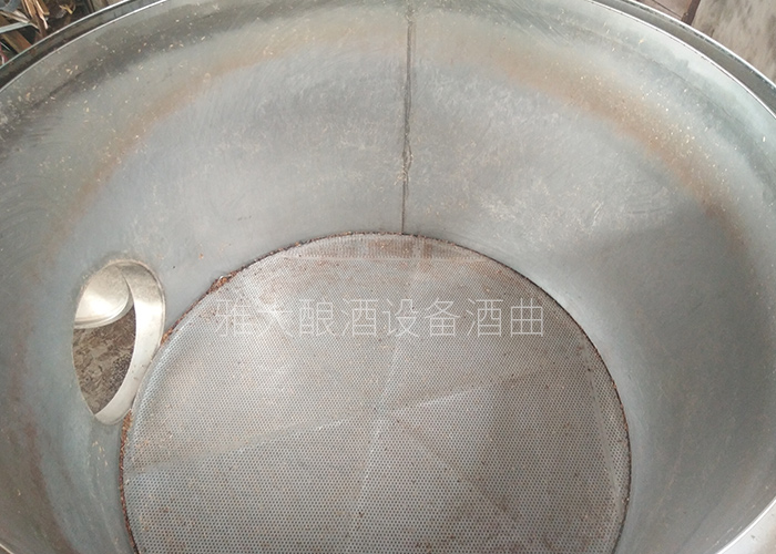 雅大側開口純糧釀酒設備內部圖
