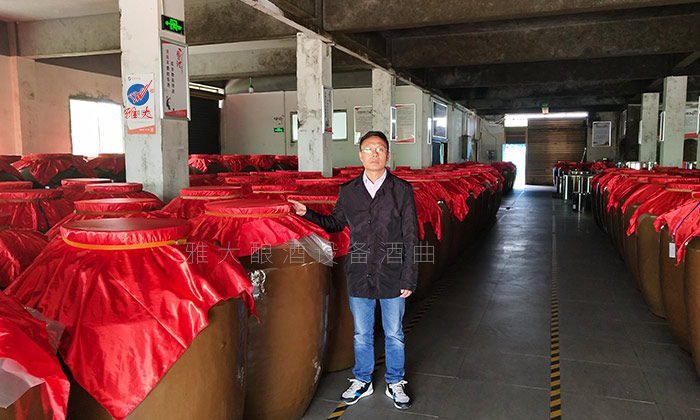 參觀考察雅大白酒釀造設備廠 參觀考察雅大白酒釀造設備廠