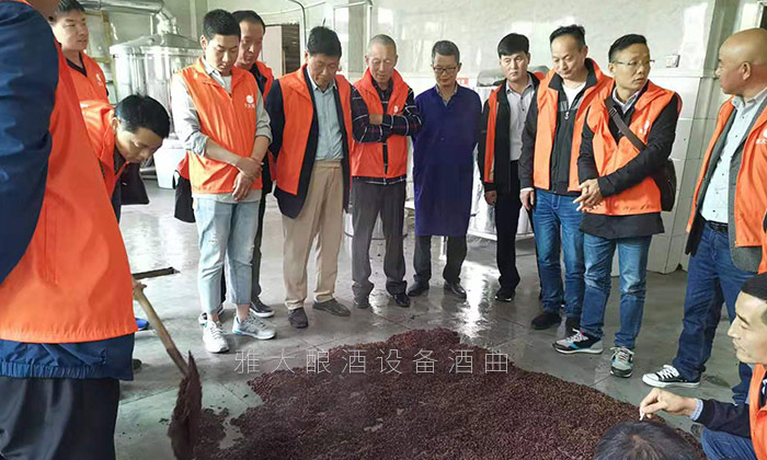 理論與實操相結合方式傳授釀酒技術 理論與實操相結合方式傳授釀酒技術