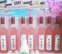 桃花源不僅桃花美，用熟料釀酒設備釀造的桃花酒更美