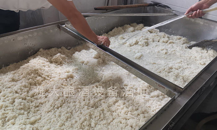 夏天用蒸餾釀酒設備做固態酒能行嗎?能,但要注意這7點! 8 夏天用蒸餾釀酒設備做固態酒能行嗎?能,但要注意這7點! 8