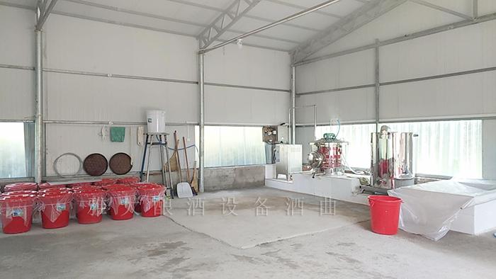 自從朱大哥換了這款小型白酒設備后,生意突然火了起來! 1 自從朱大哥換了這款小型白酒設備后,生意突然火了起來! 1