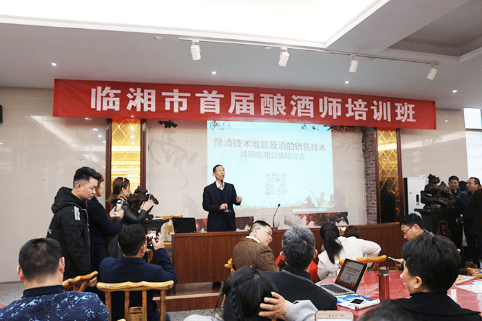 雅大組織技術團隊到臨湘傳授傳統釀酒技術 雅大組織技術團隊到臨湘傳授傳統釀酒技術