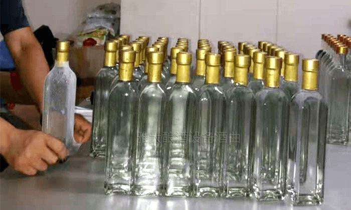 雅大蒸酒設備韓國學員釀造的光瓶酒